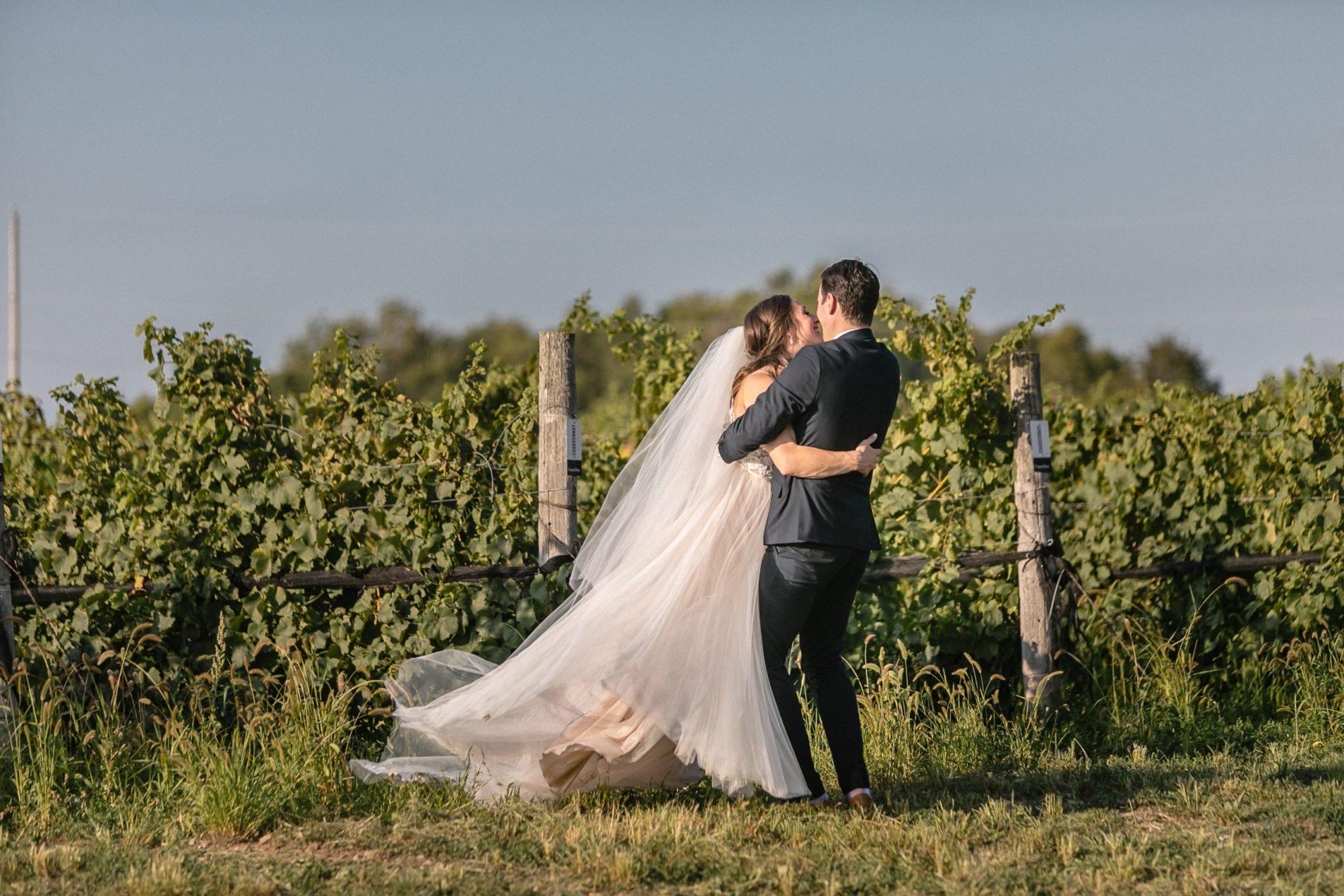 couple twirling at casa dea winery